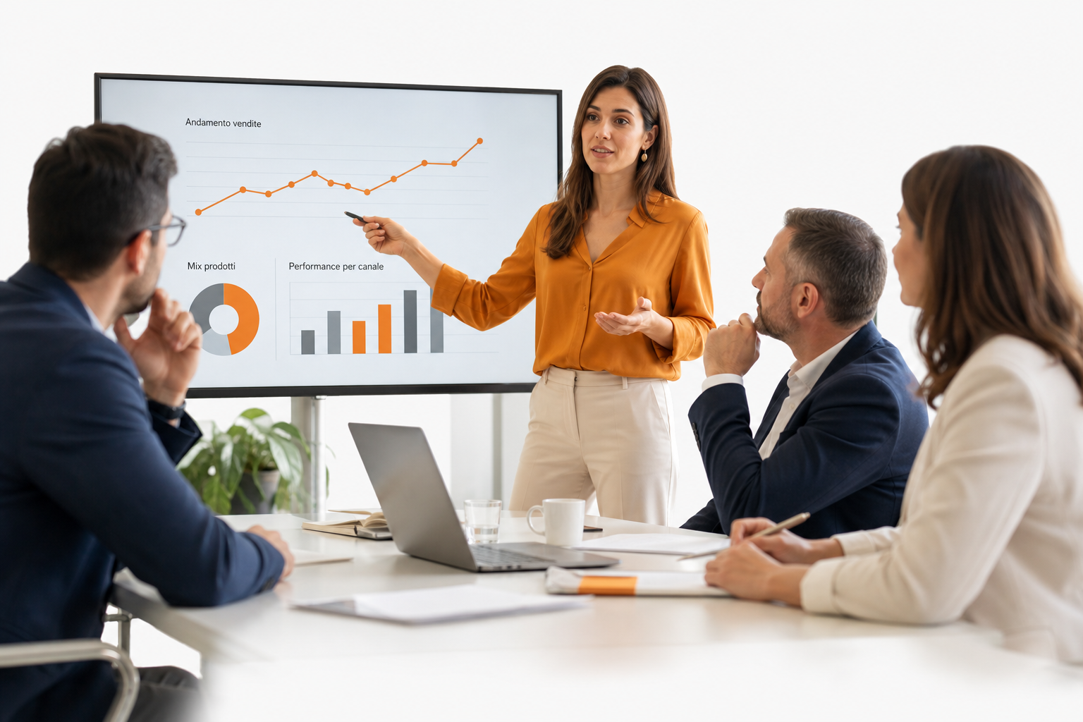 Data analyst che comunica i dati con chiarezza a manager e stakeholder per abilitare decisioni concrete